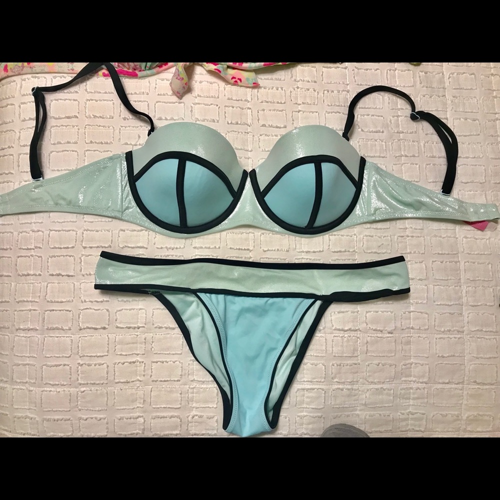 Victoria’s Secret bikini